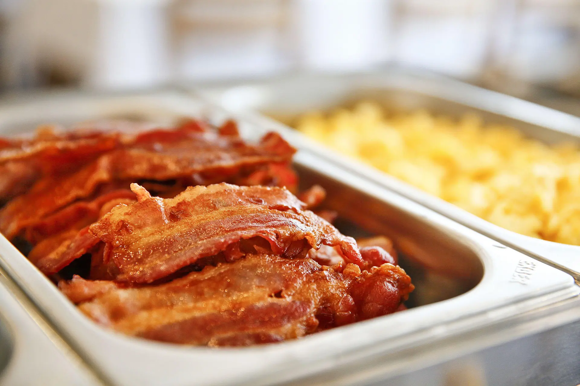 Buffeten med bacon og varme retter